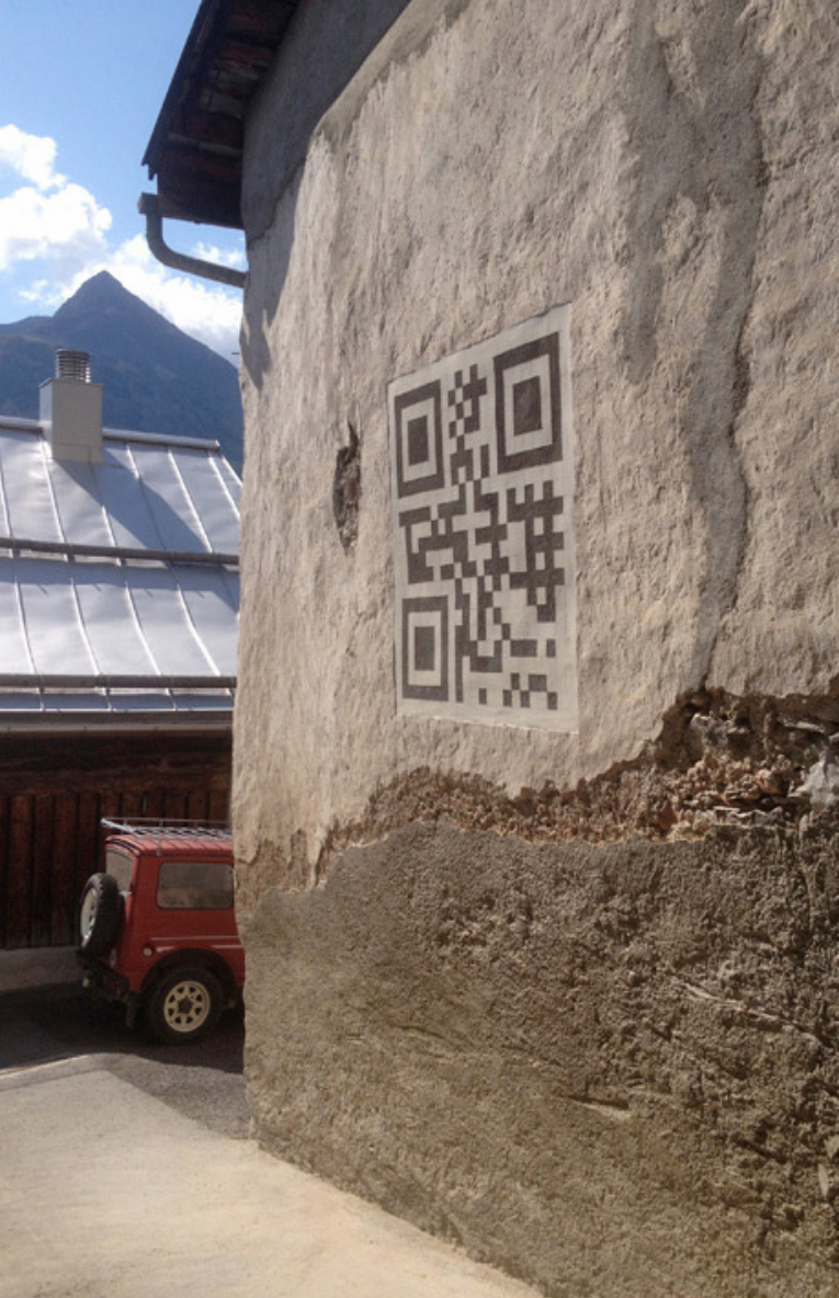 Kunstprojekt «Fatschadas socialas» in Tschlin.