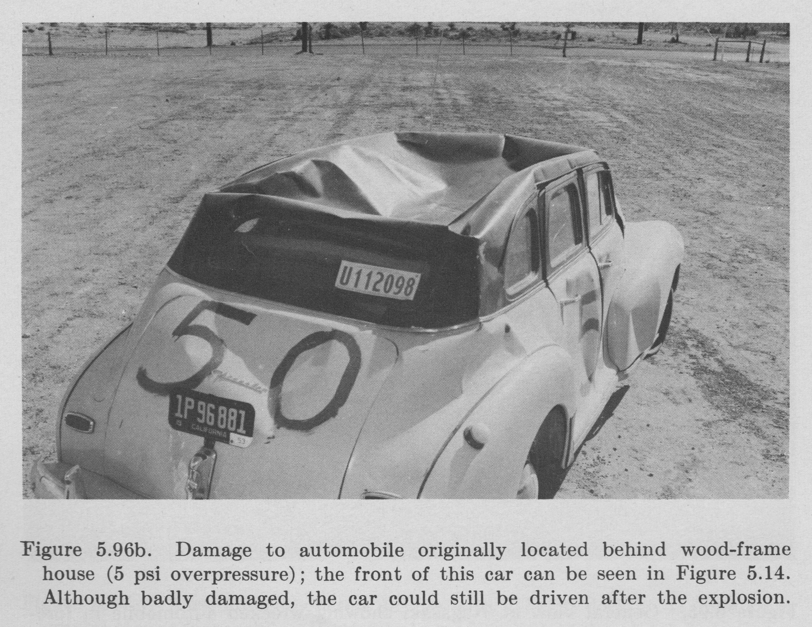 Effet de l’explosion sur différents véhicules motorisés. (Illustrations tirées de l’ouvrage The Effects of Nuclear Weapons, 1964)