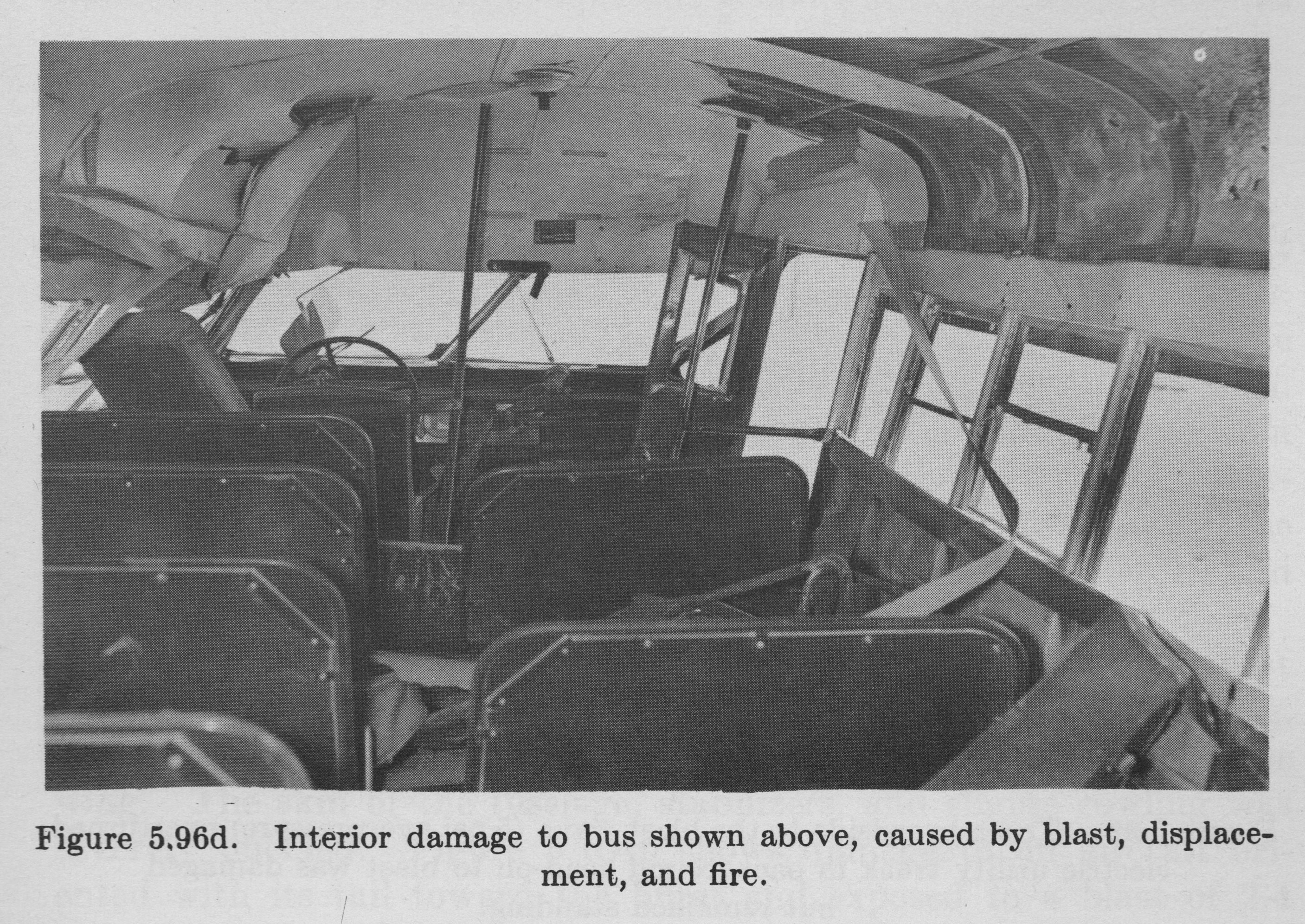 Effet de l’explosion sur différents véhicules motorisés. (Illustrations tirées de l’ouvrage The Effects of Nuclear Weapons, 1964)