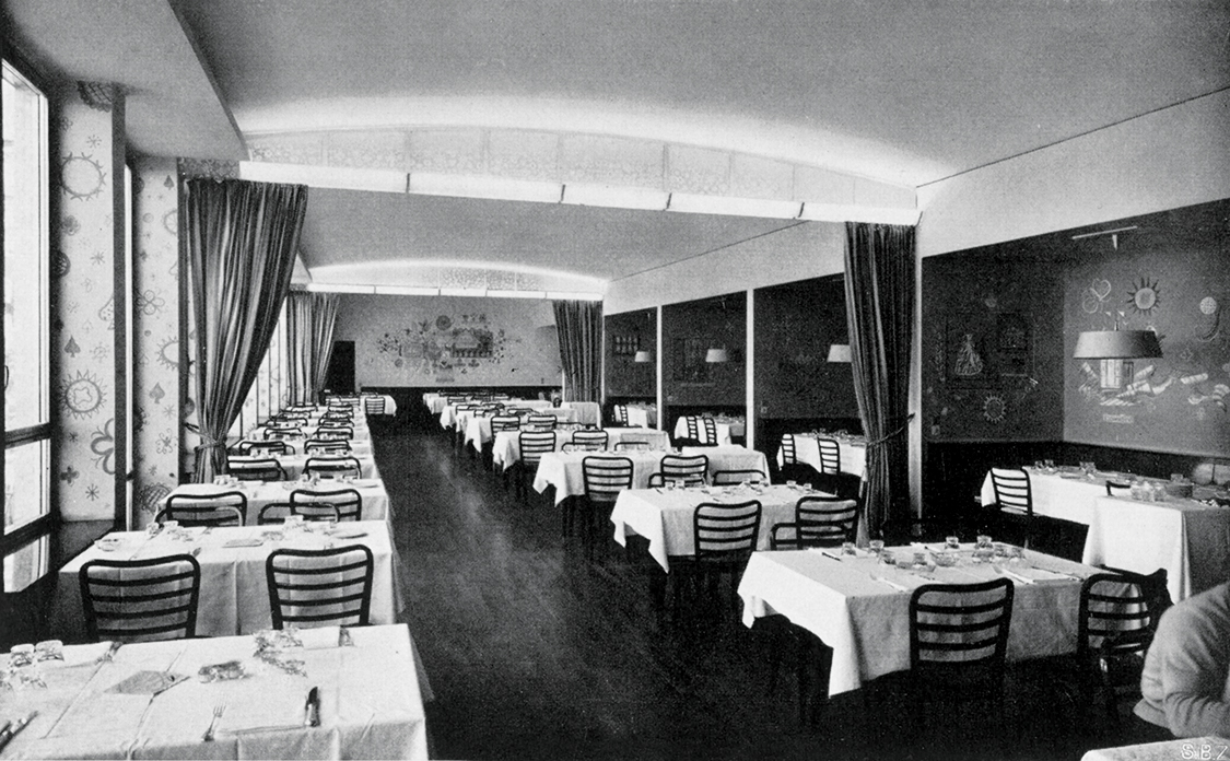 Veduta del ristorante al quarto piano del corpo basso, con le decorazioni murali di Cornelia Forster. (Fonte: «Schweizerische Bauzeitung», n. 72, 1954)