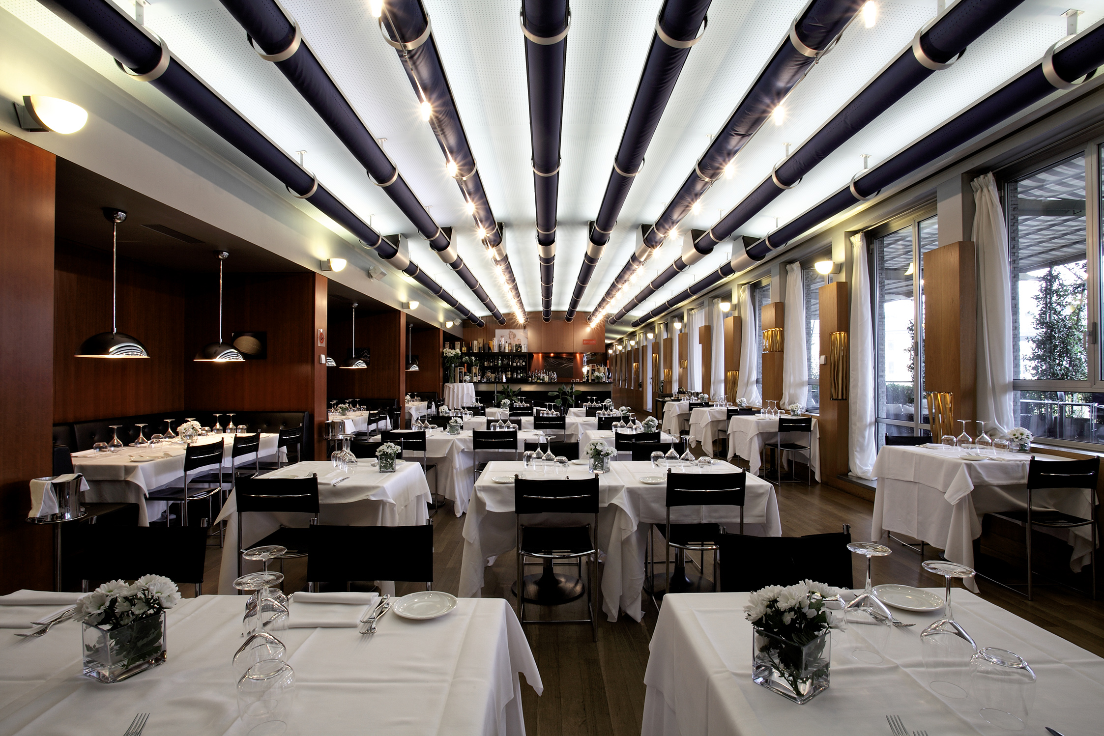 Canali di ventilazione in tessuto nel ristorante (Foto: Laura Larmo)