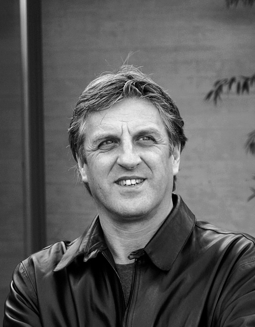 Michele Arnaboldi ist Architekt in Locarno und Professor an der Accademia di Architettura in Mendrisio der Università della Svizzera italiana. Im Rahmen des Nationalen Forschungsprogramms 65 entstanden unter anderem zwei Atlanten über die Città Ticino. Arnaboldi zählt zu den wichtigsten Vertretern der jungen Generation der «Tessiner Schule».