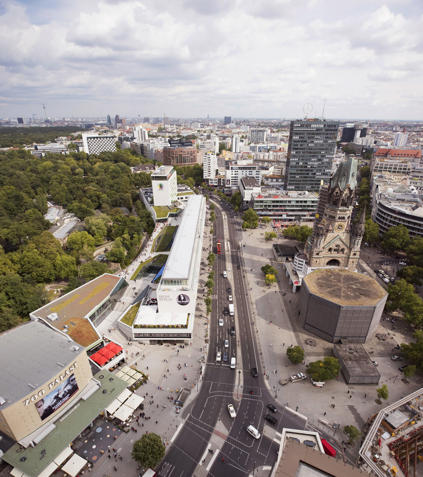Luftbild: Von links nach rechts der Zoologische Garten, Bikini-Komplex und Kaiser-Wilhelm Gedächtniskirche.