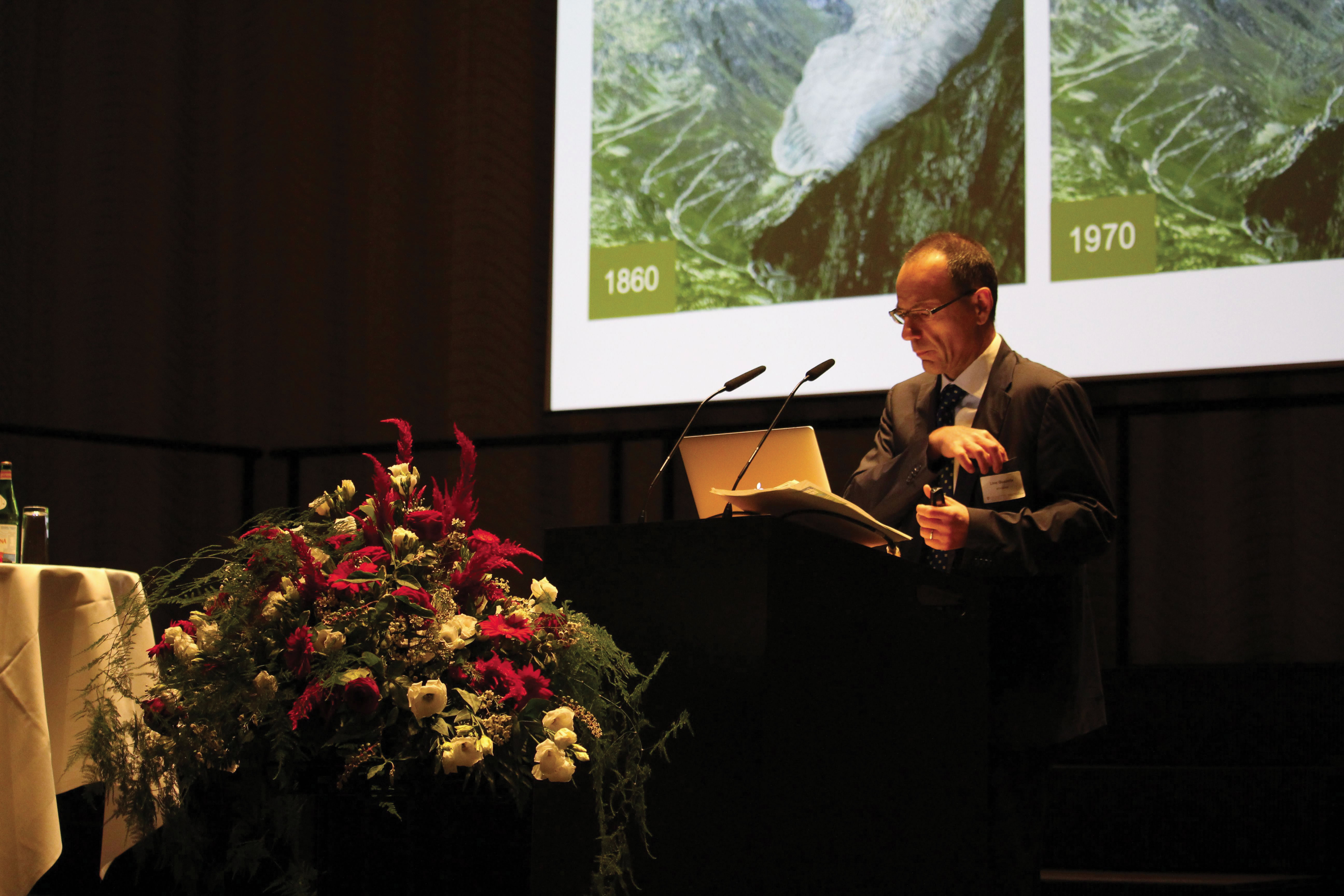 Lino Guzzella a parlé de la priorité donnée à la recherche énergétique à l’EPFZ et abordé la problématique de la fonte des glaciers.