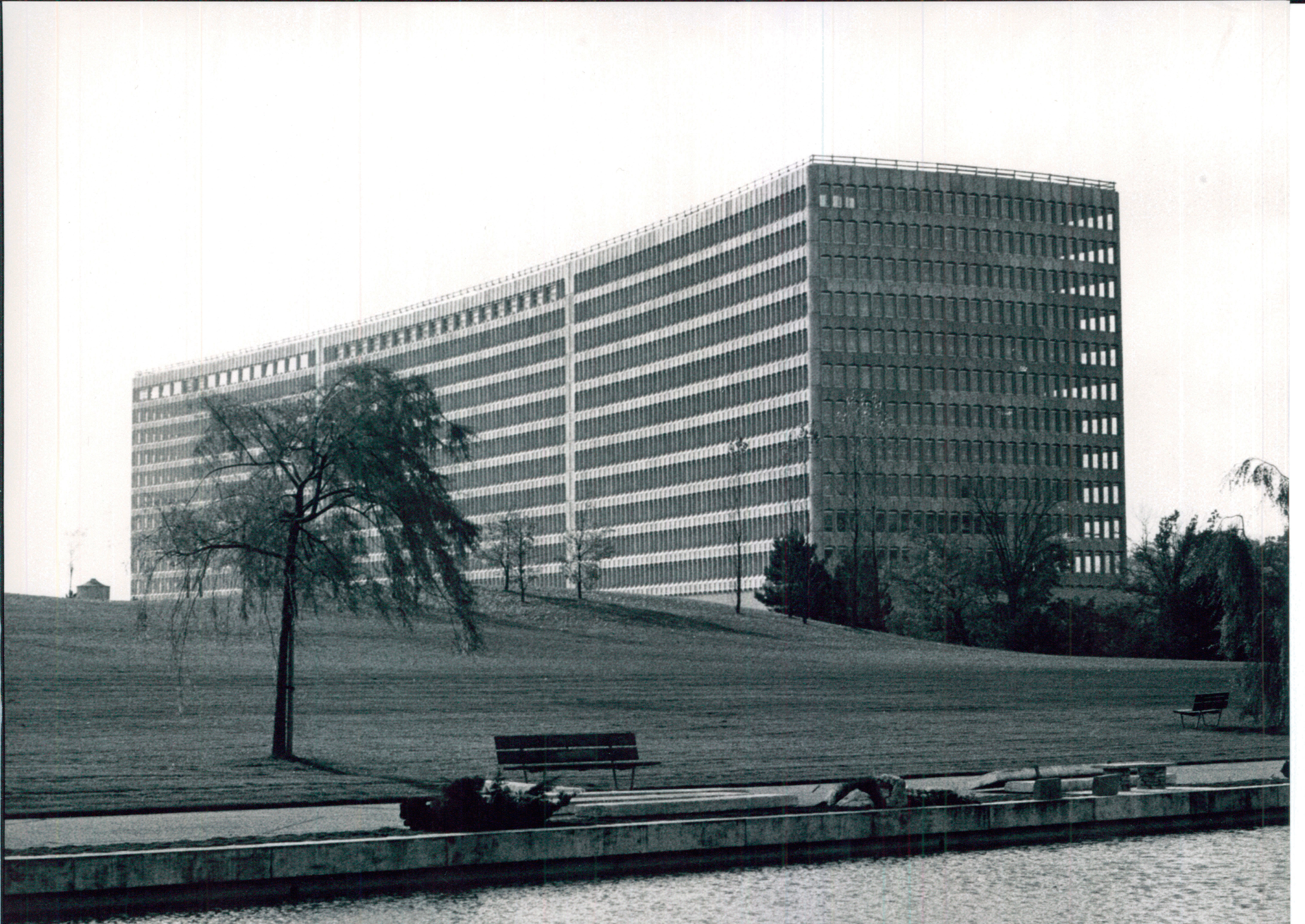 Vue du bâtiment depuis le parc