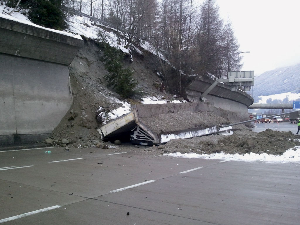 Effondrement du mur de soutènement Schönberg en Autriche, 20.03.2012