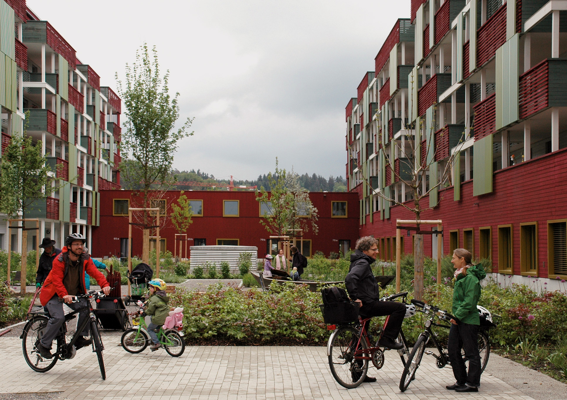 Winterthur, Giesserei, vista della corte interna (Foto: Michael Meuter, Zurigo/LIGNUM)