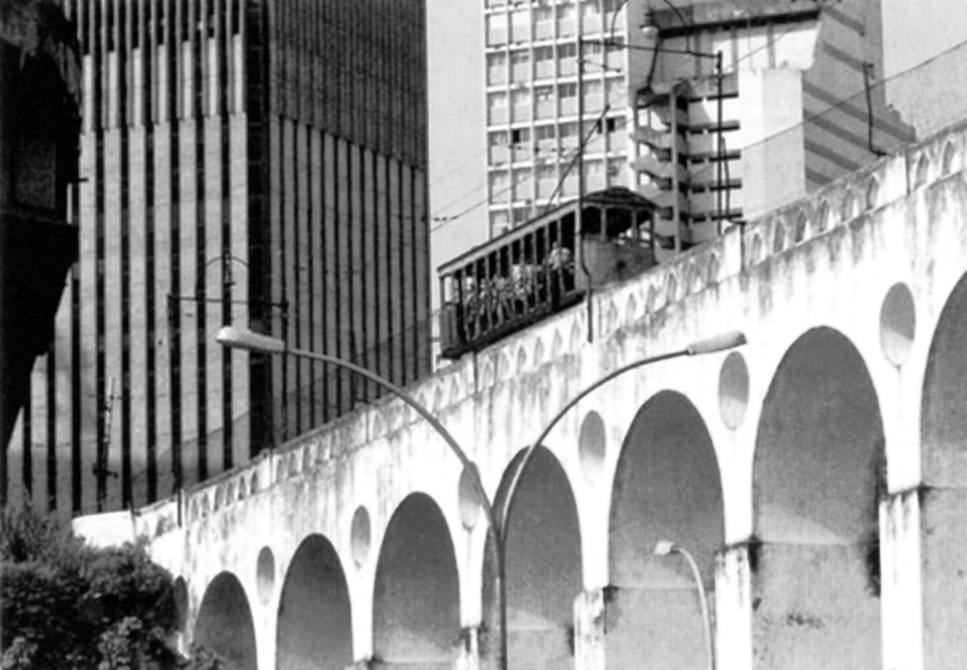 Der «Arcos da Lapa» in Rio de Janeiro mit der Santa Teresa Tramway im heutigen Zustand