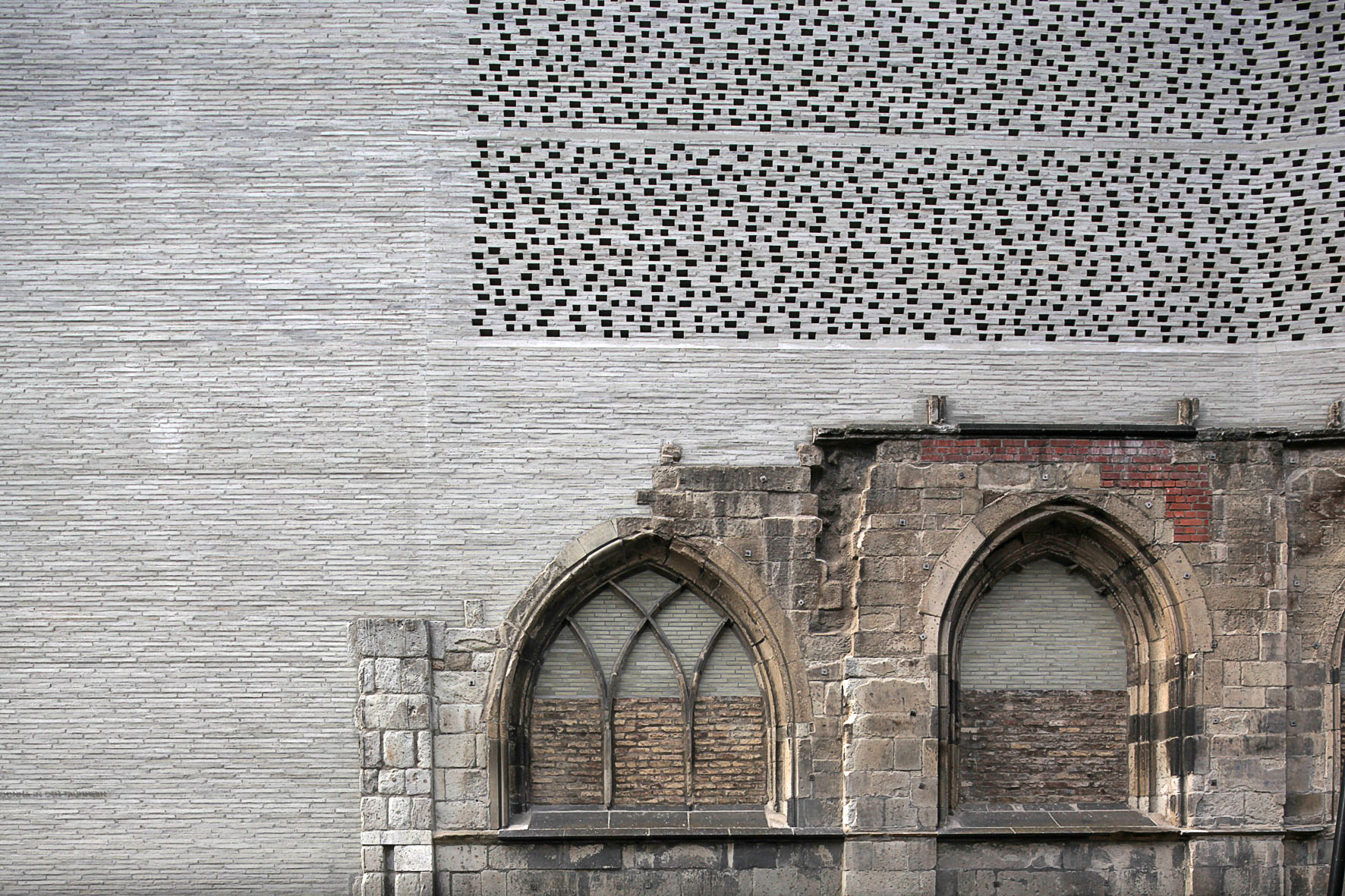 Kolumba-Museum in Köln; Architekt: Peter Zumthor, Haldenstein; Tragwerksplanung: Jürg Buchli, Ingenieurgemeinschaft Buchli?/?Schwab und Lemke Haldenstein?/?Köln. Detailansicht Fassade