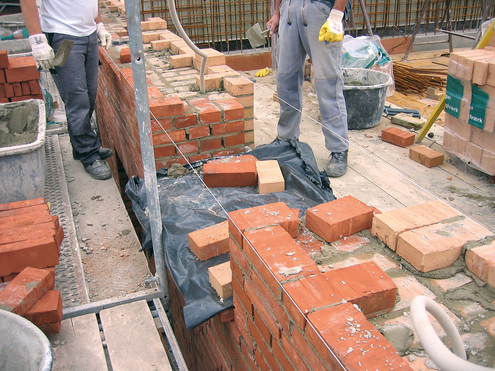 Mittelpunktbibliothek in Berlin-Köpenick, Mauerschichten
