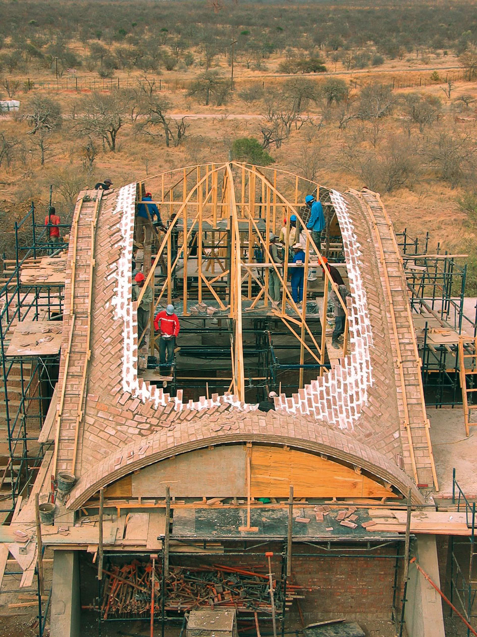 Mapungubwe Interpretation Center, Mapungubwe Nationalpark, Zimbabwe; Architekt: Peter Rich, Johannesburg; Tragwerksplanung: John Ochsendorf, Massachusetts Institute of Technology, Cambridge, USA, und Michael Ramage, University of Cambridge, England
