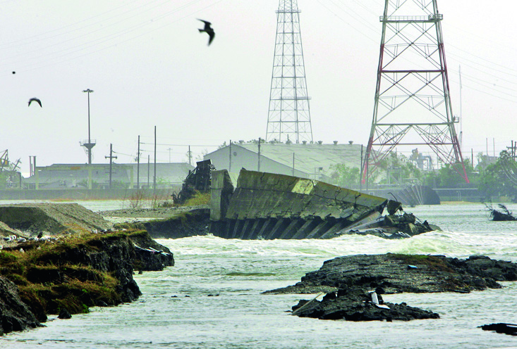 Am 21. September brach der eilig geflickte Damm am Industriekanal erneut, als Hurrikan Rita die Flut steigen liess