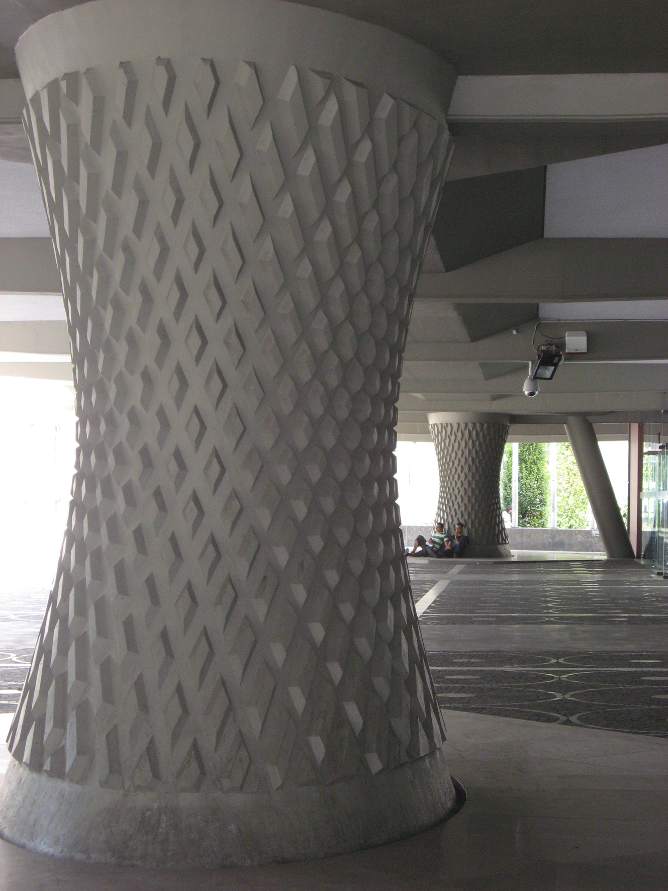 Die mächtigen Rotationshyberboloide des Giunta-Gebäudes des Palazzo della Regione di Trento (1954 1962)