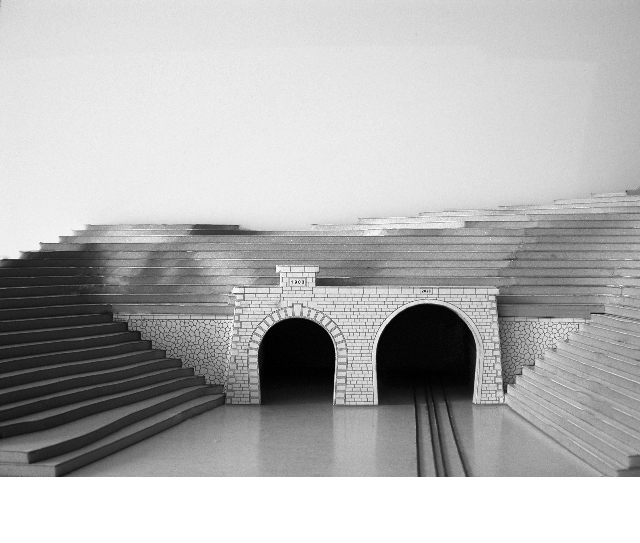 Portale Spinas: links das ursprüngliche Portal (1903), rechts das geplante Portal (2020). (Foto: Rolf Mühlethaler)