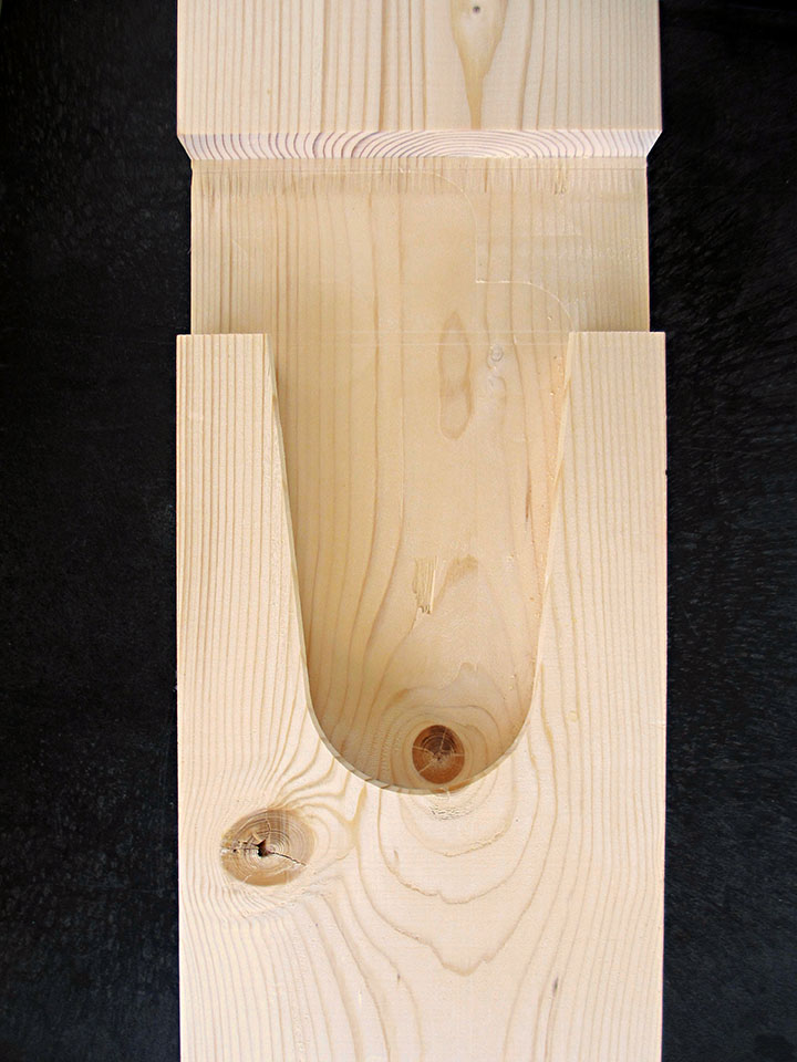 Zapfenloch der Schwalbenschwanzverbindung.