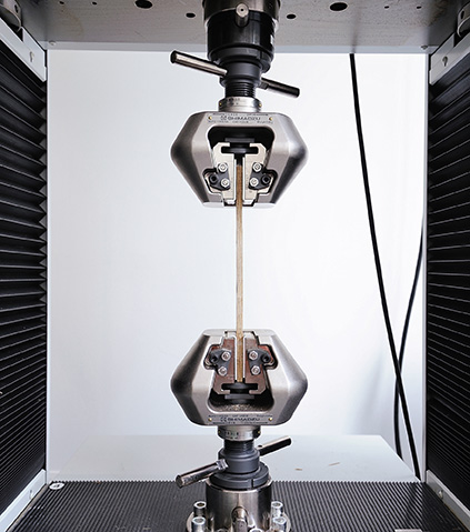 Zugversuch im Advanced Fiber Composite Laboratory Singapur (Foto: FCL Singapur)