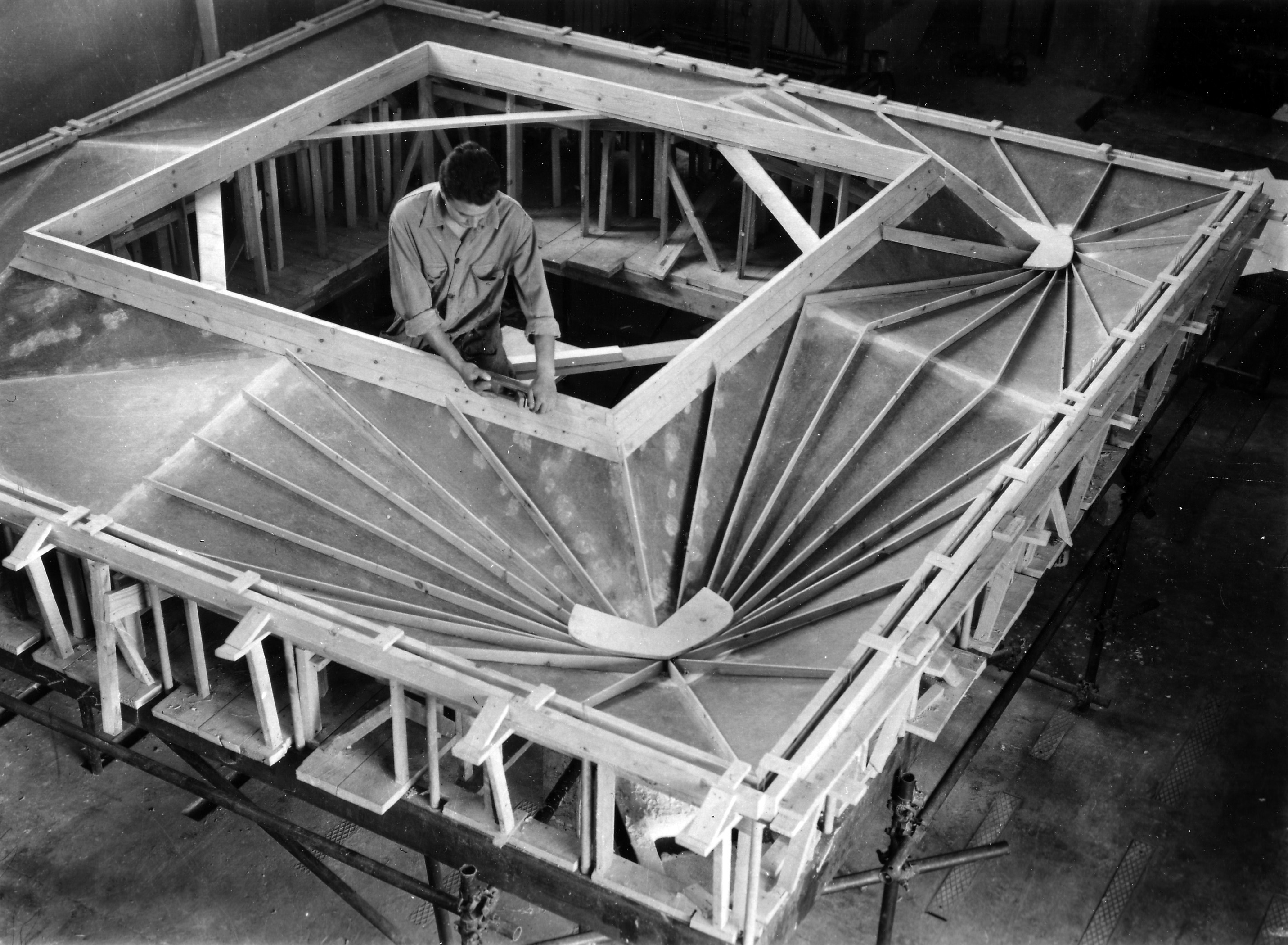 Modell der Kathedrale von San Francisco während der Bauphase aus bewehrtem Mikrobeton im Mst. 1?:?15, 1964. (Foto: Archivio Storico ISMES)