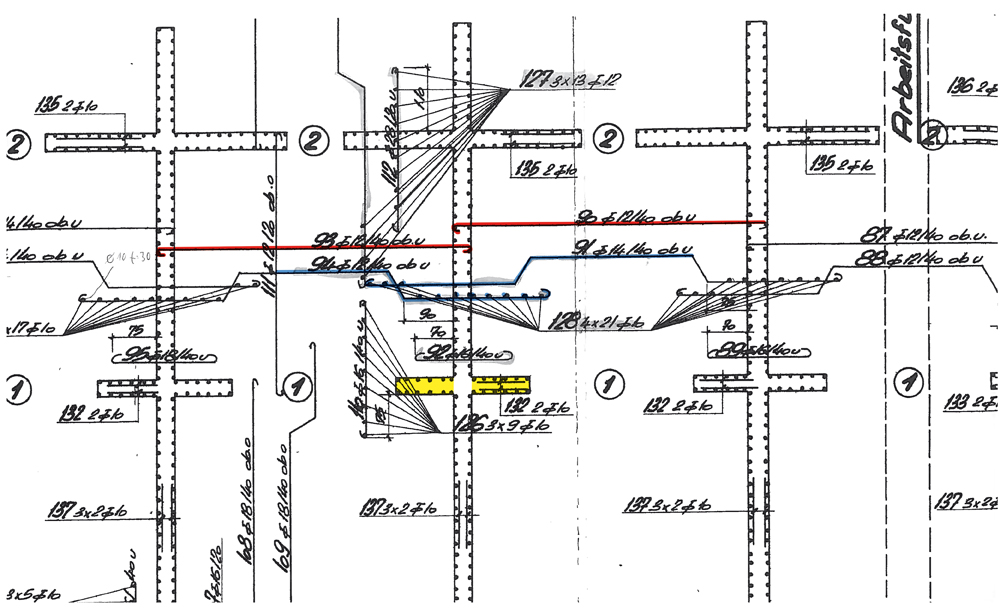 Bewehrung der Bodenplatte im Wandbereich, Grundriss. Ausführungsplan des Ist-Zustands von 1968. Die Biegebewehrung der Bodenplatte weist hinsichtlich Durchstanzen eine ungenügende Verankerungslänge ausserhalb des Bruchkegels auf. (Plan: Büro Thomas Boyle