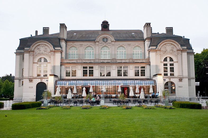 Südwestfassade der Tonhalle St.?Gallen mit dem 1990 1993 erstellten Glas-Stahl-Anbau für das Restaurant. (Foto: Tine Edel)