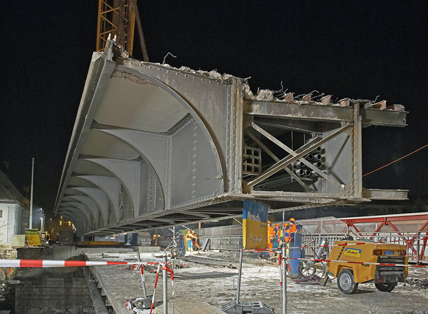 Die bestehende Regensbergbrücke von 1908 wurde rückgebaut, da sie für die neue Situation zu kurz war. (Foto: SBB/Dorothea Müller)