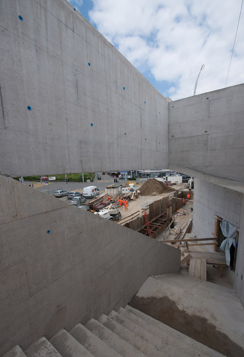 Im Bereich der Schaffhauserstrasse führt ein Aufgang auf das neue Perron Gleis 8. (Foto: SBB/Dorothea Müller)