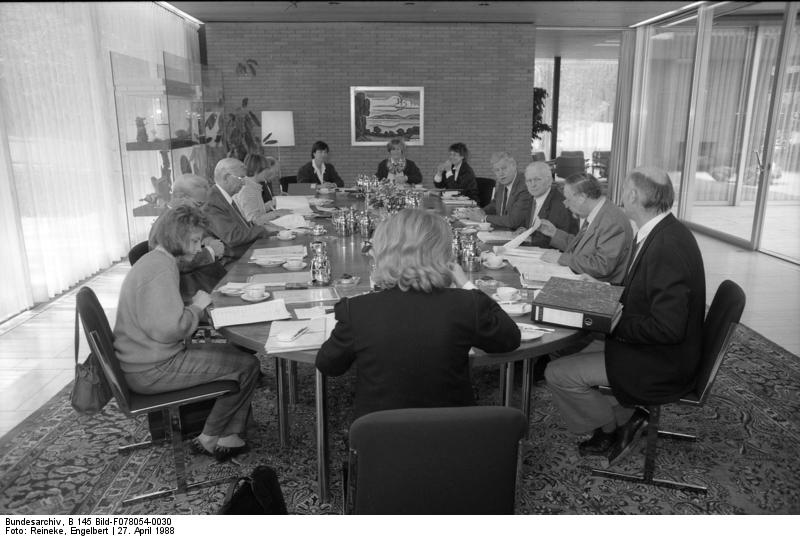 Hannelore Kohl bei einem Arbeistmeeting (1988)