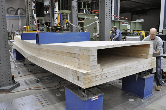 Die Verbindungen wurden mit Federn modelliert, deren Steifigkeit anhand von Materialversuchen an der Empa kalibriert wurde. (Foto: Walt + Galmarini AG)