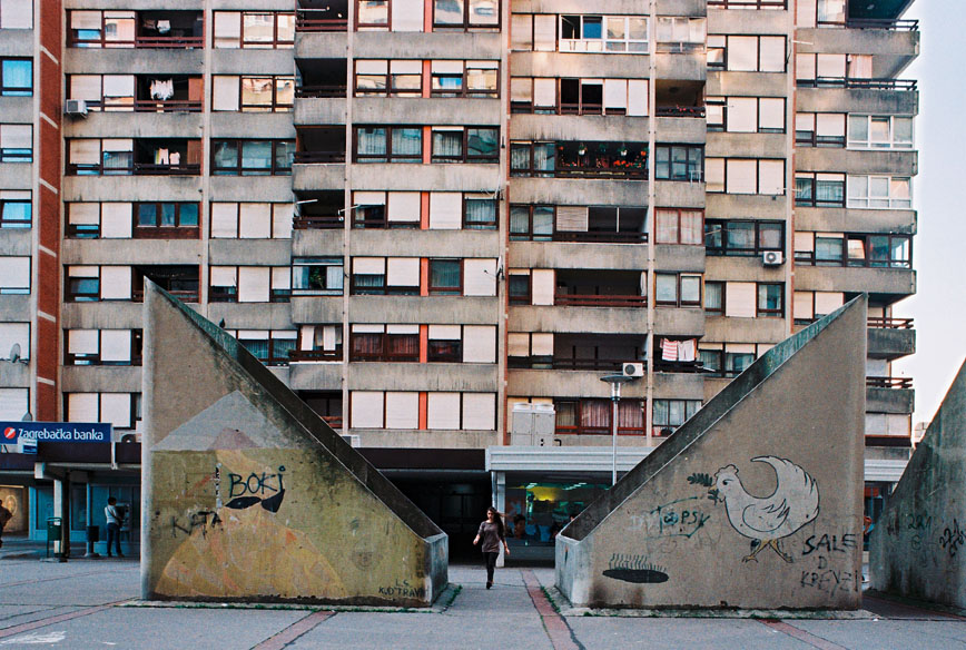 Ein Gebäudekomplex für 5000 Bewohner (1974) von Ðuro Mirkovi und Nevenka Postru nik, den die Zagreber «Mamutica» nennen, das kleine Mammut.