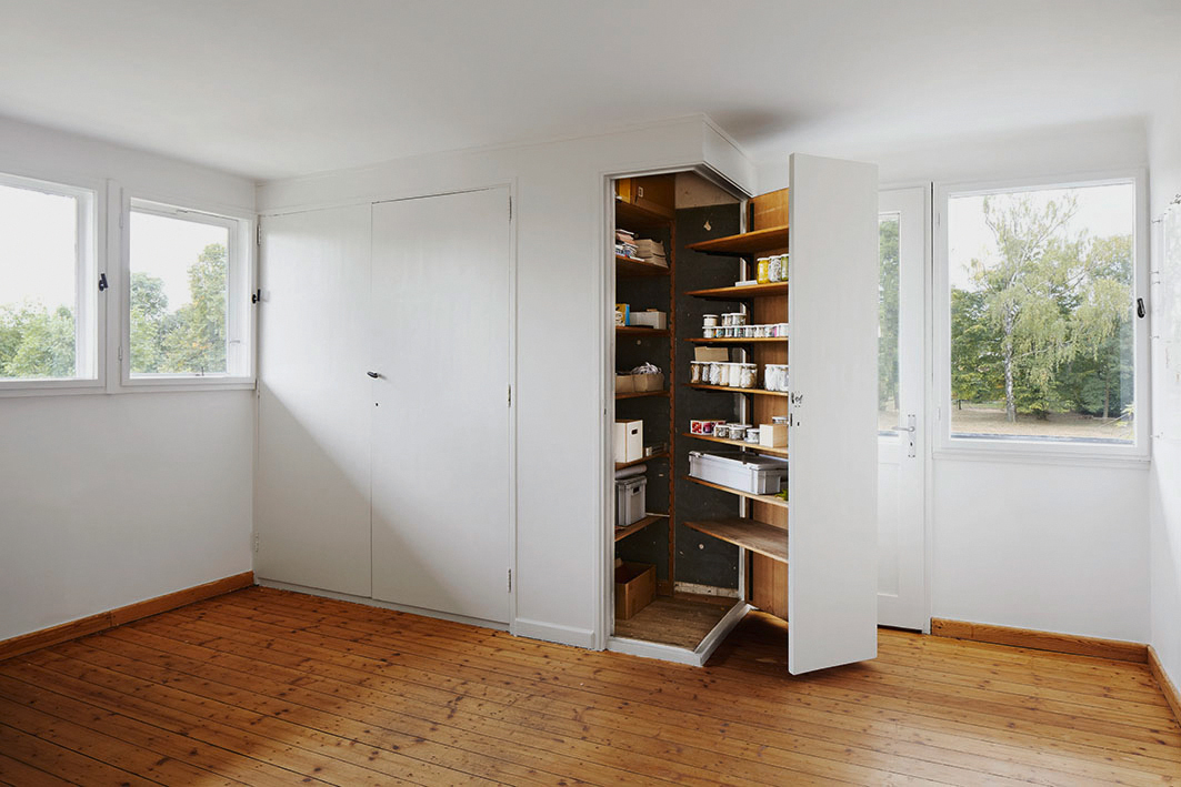 Im Innern sind verschiedene Einbauten in den knapp bemessen Räumen optimal platziert.