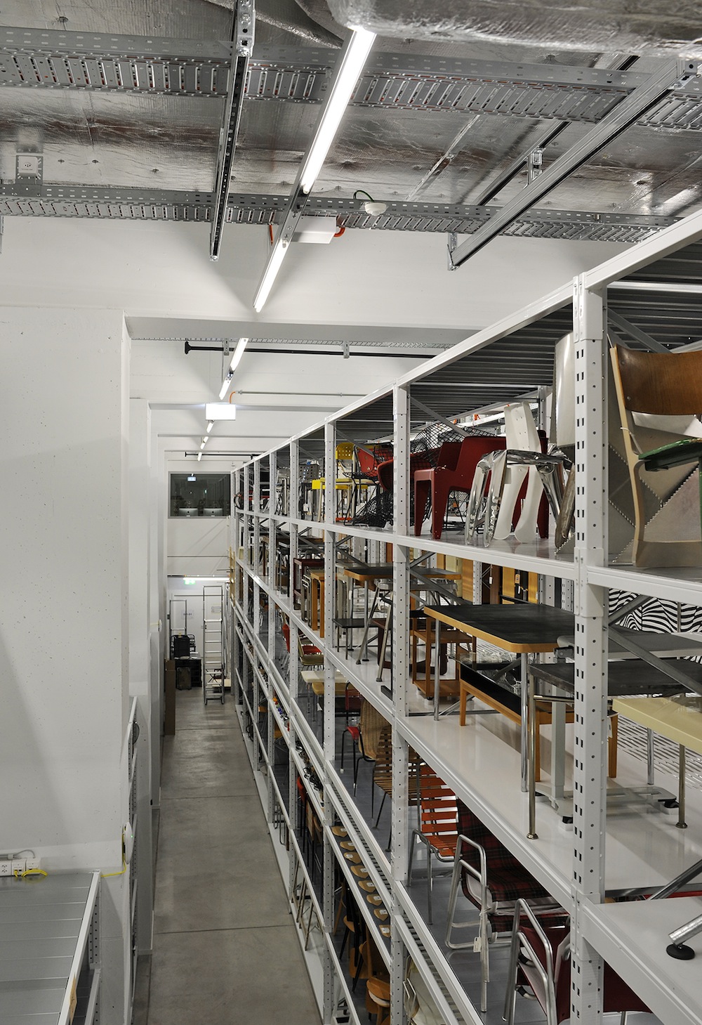 Hochregallager des Museums für Gestaltung. (Foto: Anna-Lena Walther)