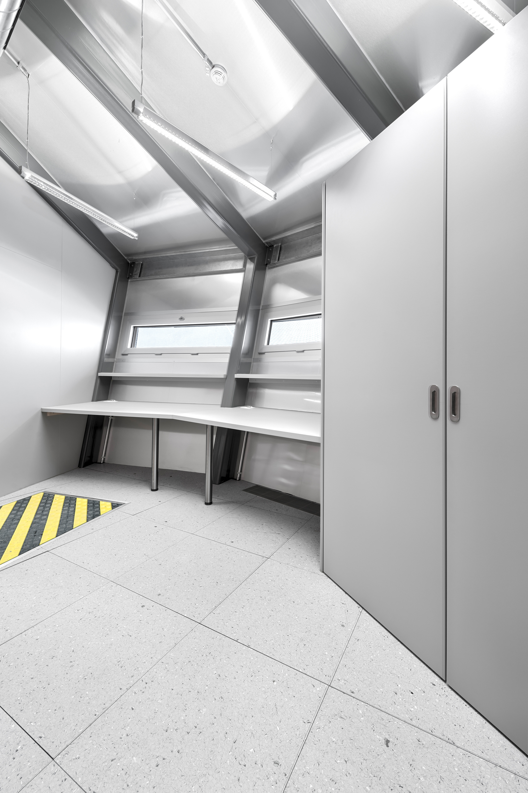 Im technischen Büro fand das Interview mit Fredy Studer, Markus Schmid und Rolf Liechti statt. (Foto: Jan Hellmann)