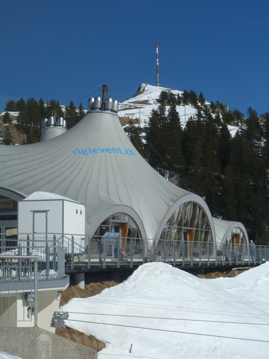 Das Eventzelt steht seit 2007 auf Rigi Staffel anstelle des Hotels Rigibahn. (Foto: Tina Cieslik)