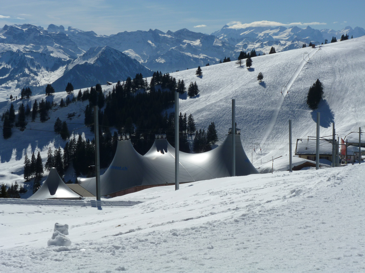 Das Eventzelt steht seit 2007 auf Rigi Staffel anstelle des Hotels Rigibahn. (Foto: Tina Cieslik)