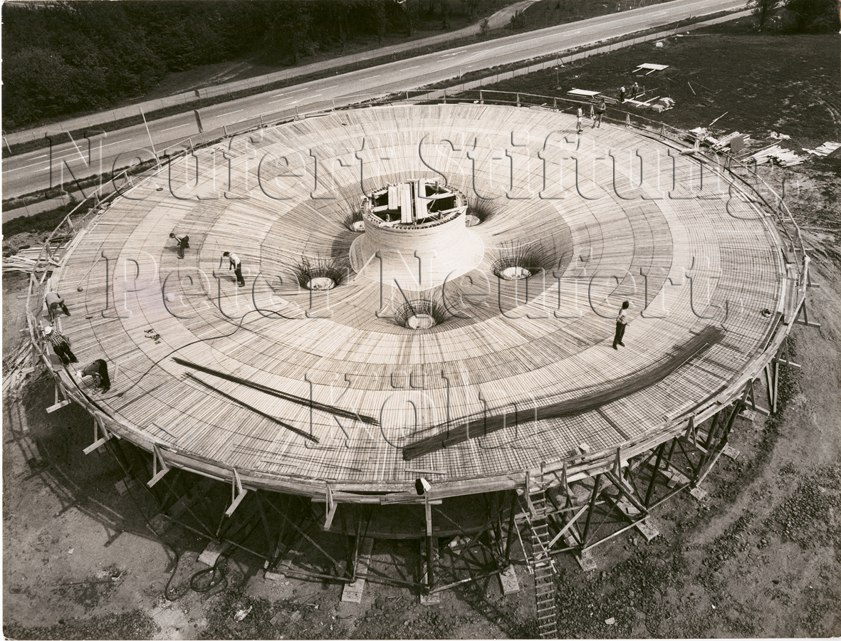 Der Stahlbetonschalenkörper des Keramions besteht aus einer kreisförmigen Schale mit einem Durchmesser von 32 m.