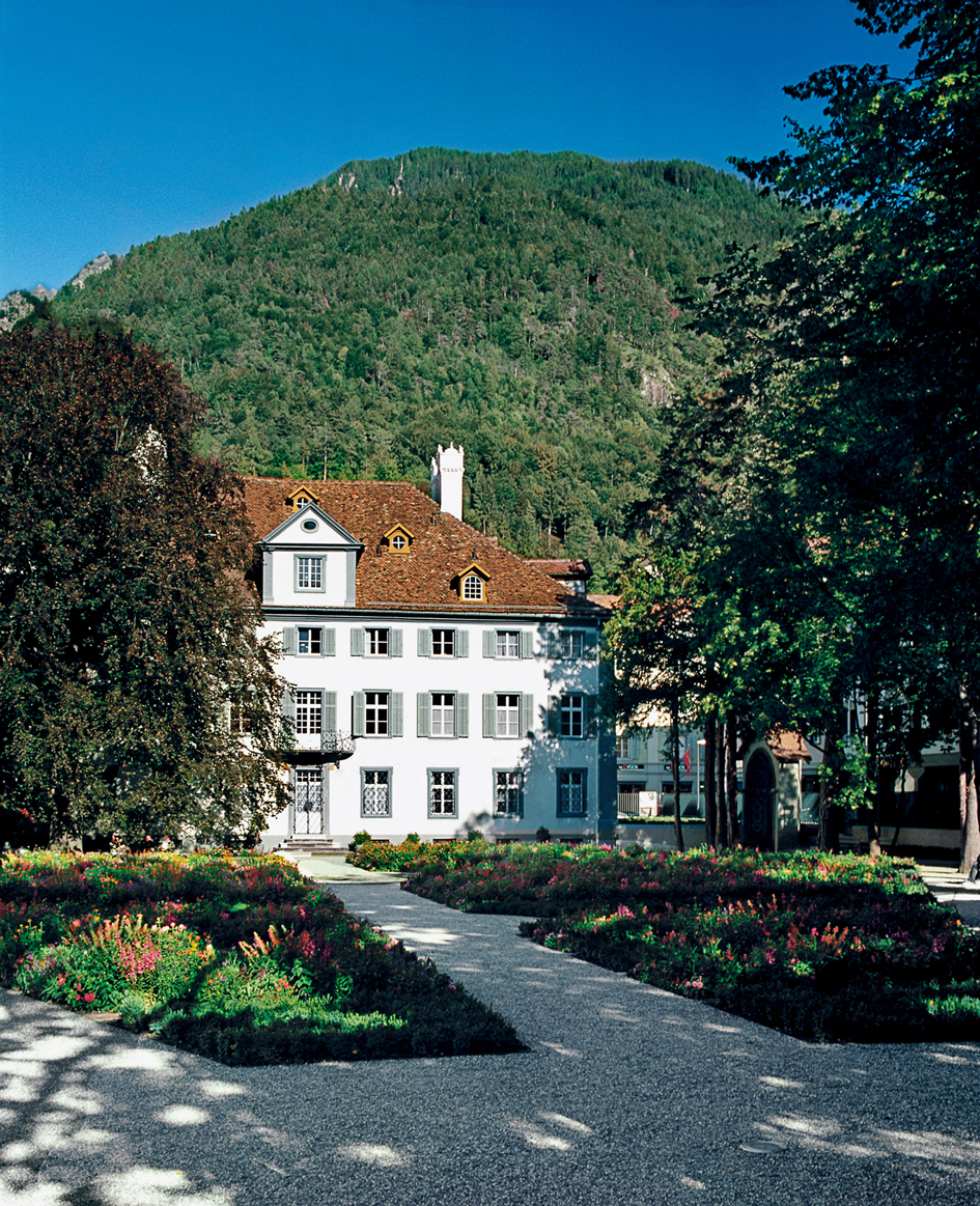 Das «Alte Gebäu» im Churer Fontanapark. Envoyé Peter von Salis-Soglio gab den Bau mit einer barocken Aussenanlage 1727 in Auftrag. (Foto: Hager Partner AG)
