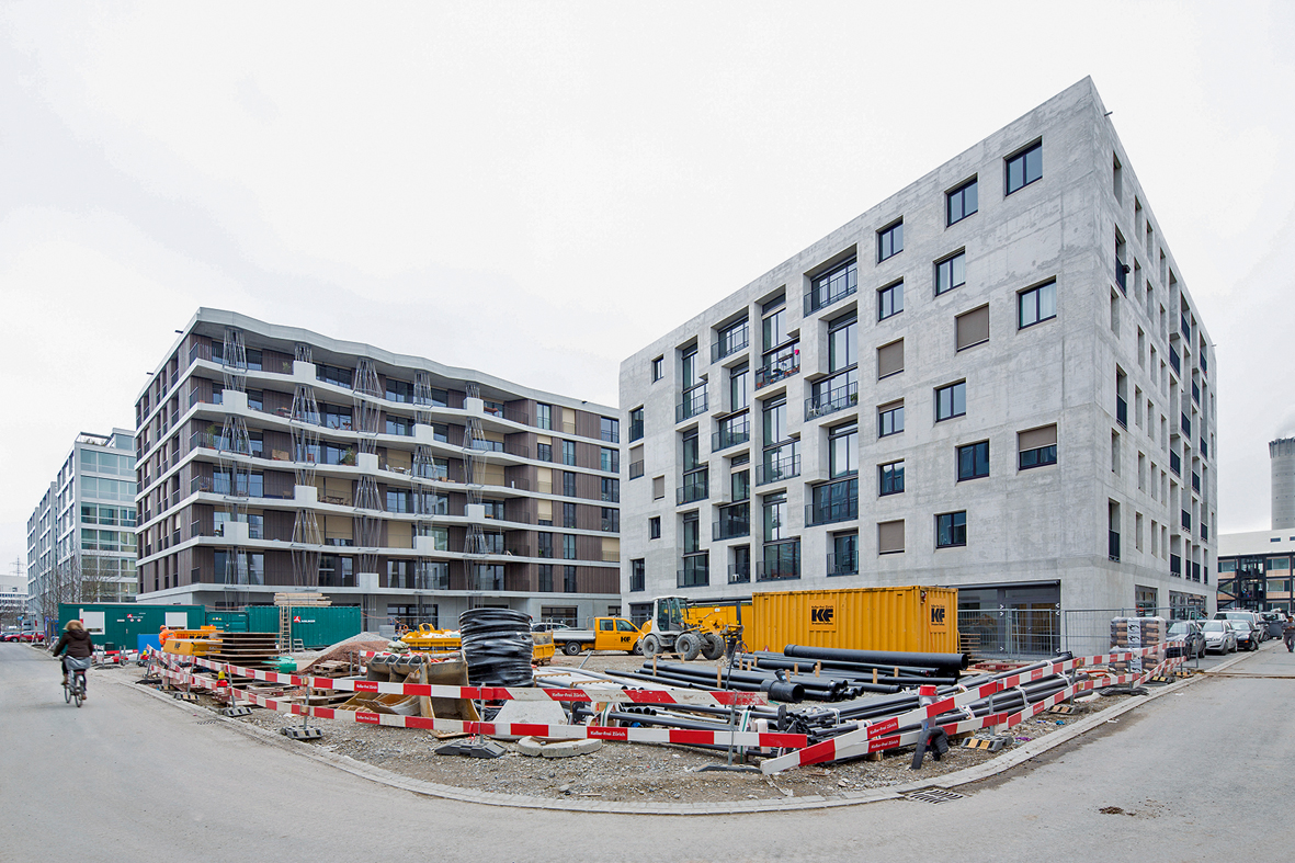 Idaplatz als Analogie? (Links: Hunziker-Platz mit Haus E und G). (Foto: Gian Vaitl)