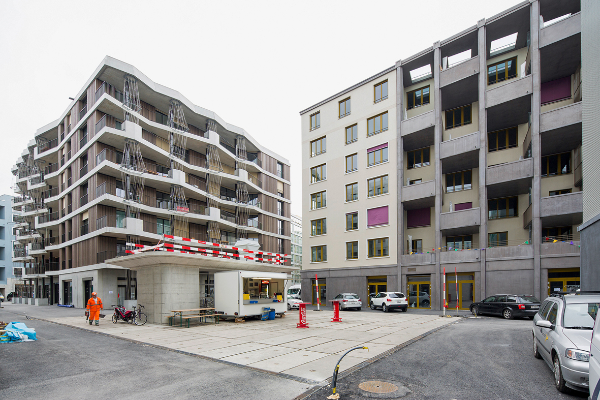 Idaplatz als Analogie? Hunziker-Platz mit Haus E und F. (Foto: Gian Vaitl)