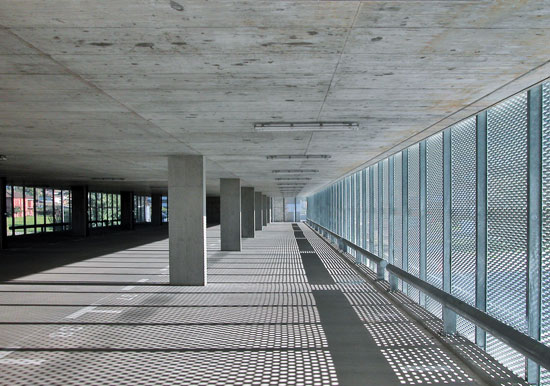 L'interno dell'autorimessa