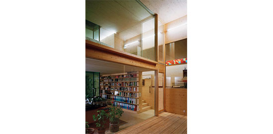 Vista dei due piani dall'interno