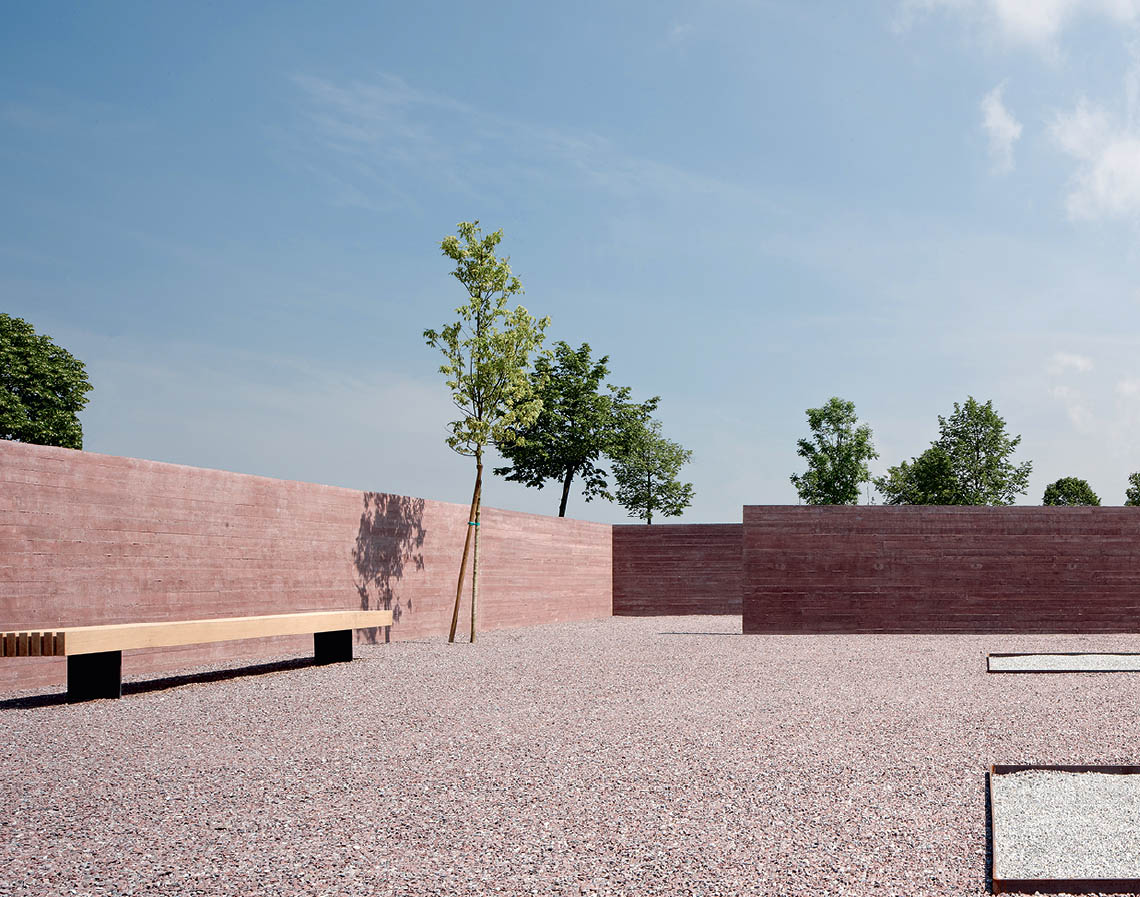 Cortile del cimitero. (Foto: Archive Architect)