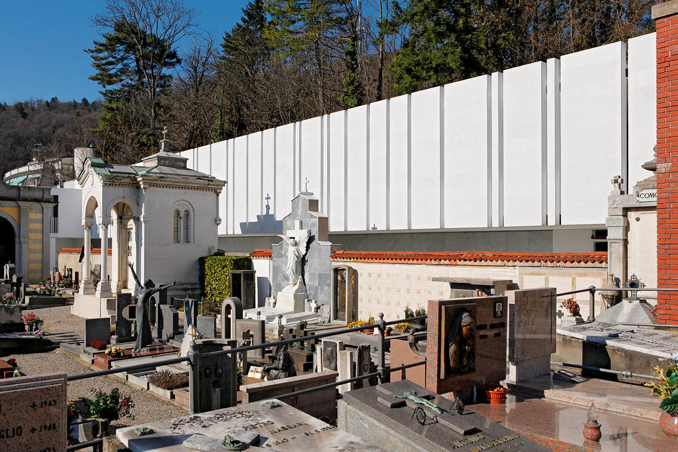Cimitero di Induno Olona. (Foto: Alessandro Galperti)