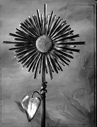 Croce funeraria «Girasole» in ferro battuto e bronzo (in collaborazione con arch. Fabio Reinhart). (Foto: Nicola Colombo)