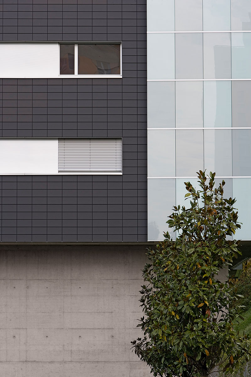 Dettagli dell'esterno dell'edificio. (Foto: Simone Mengani)