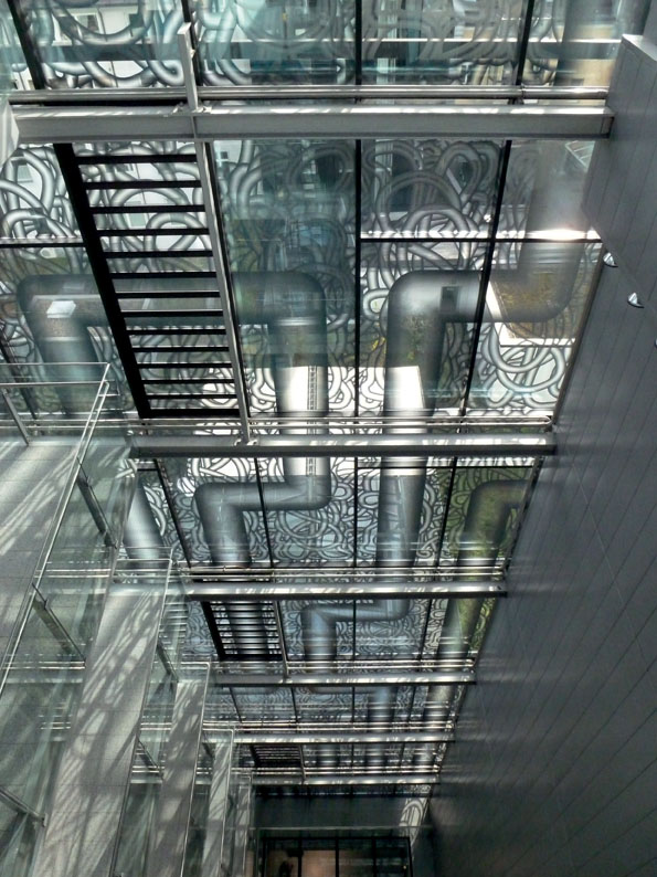 D. Perrault, Town hall, Innsbruck, dettaglio della facciata in vetro serigrafato del vano scala. (Foto: K. Gasparini)