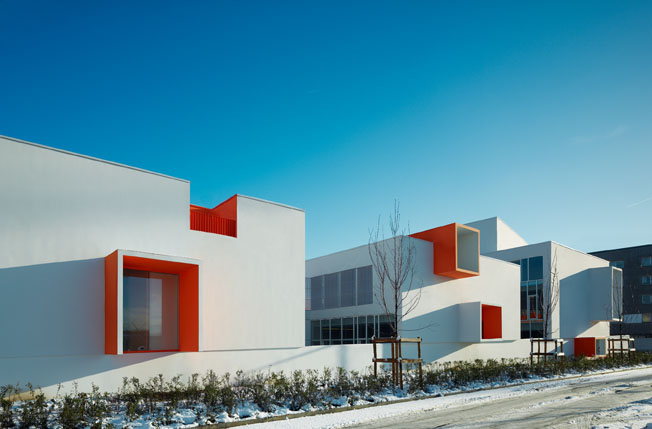 Dettagli arancioni dell'edificio. (Foto: Eugeni Pons)