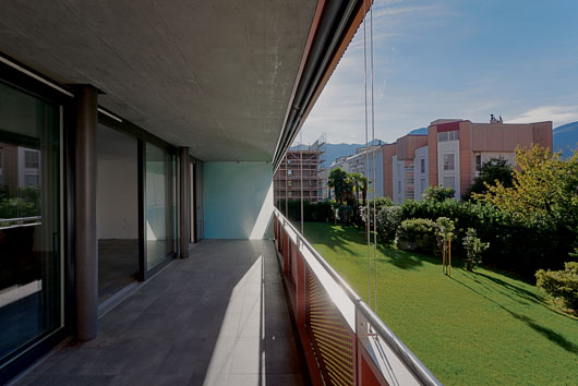 Vista dall'interno sul giardino. (Foto: Zoe Moro)