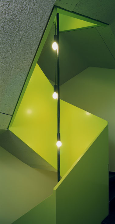 Scala all'interno dell'edificio. (Foto. Ruedi Walti)