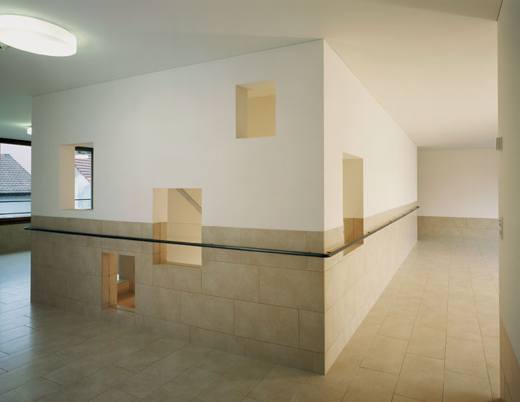 L organizzazione della planimetria interna appare strutturata con chiarezza e luminosità. (Foto: Ruedi Walti)