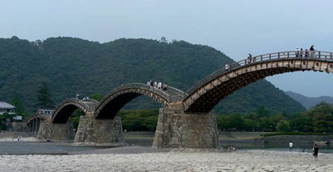 Il ponte Kintai, Iwakuni (J), 1673. (Foto: Annette Bögle)