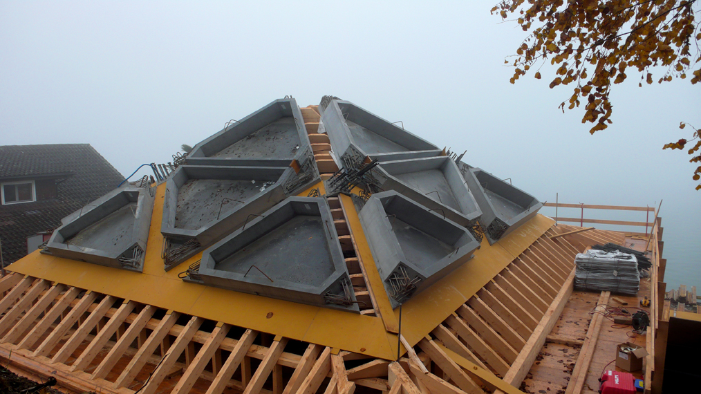Tetto in costruzione, fase 1. (Foto: Karin Gauch, Fabien Schwartz)